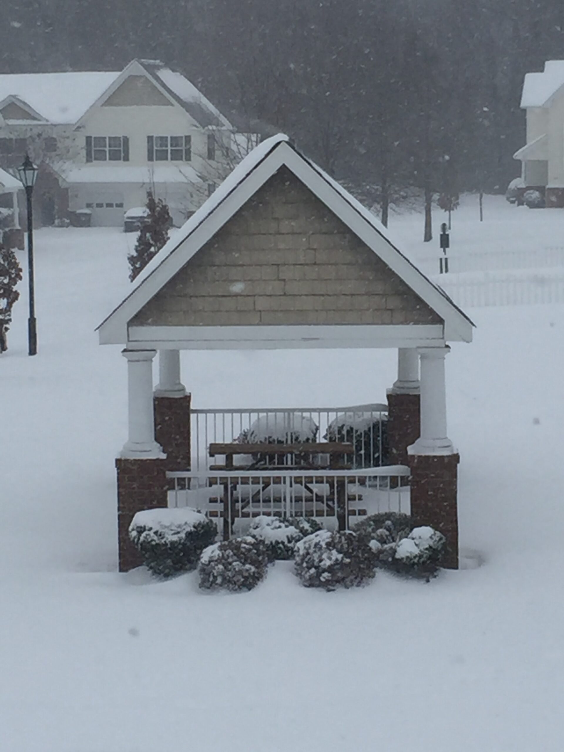 gazebo-snow